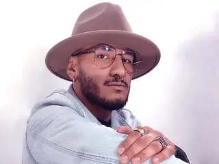 AronRay private pussy real