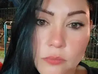 DevoraBarone webcam shows toy