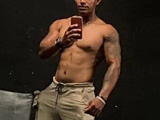 DuroJuan ass show show