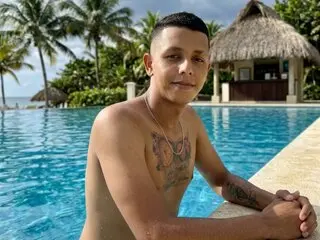 GeorgeLincom show pussy webcam