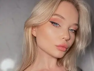 KeyseeDeasy shows webcam video