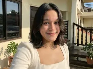 LaraSnow private ass shows