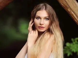 LeaWilson ass camshow shows