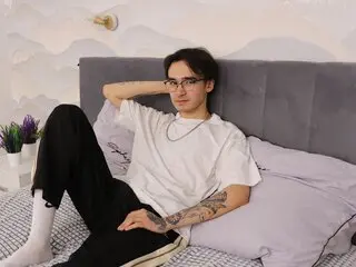 LouisTeamo cam camshow webcam