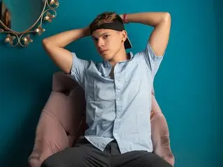 QuentinRoger porn online show
