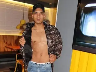 SebastianMontes recorded private shows