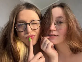 ZeldaAndLynna shows cam cam